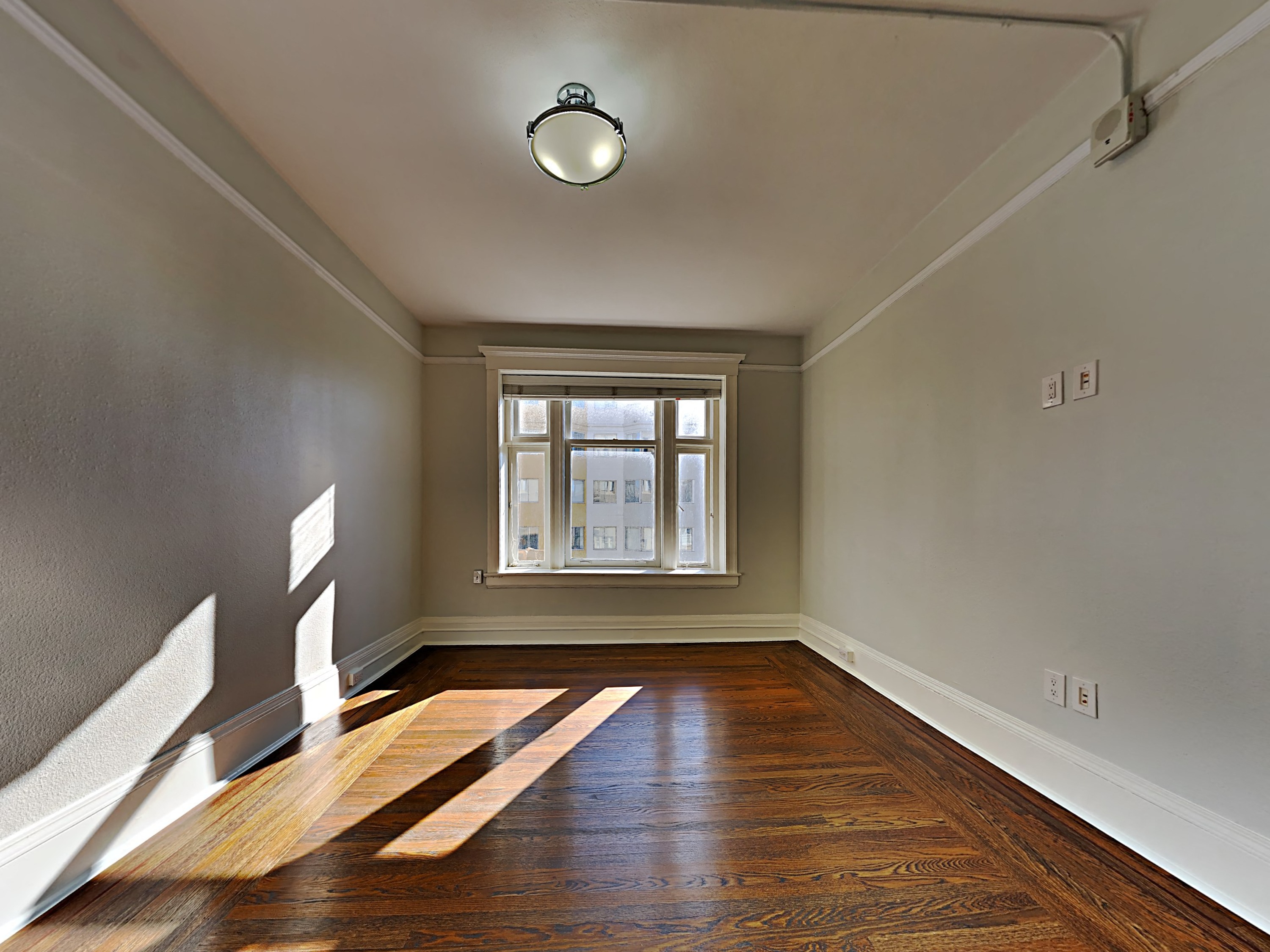 952 Sutter St. photo 2